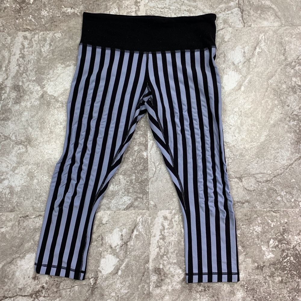 Lululemon Wunder Under Crop
Sea Stripe Size 6